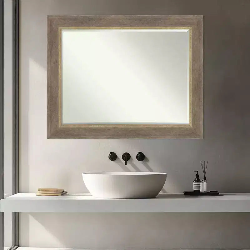 Specchio da Parete da Bagno Smussato in Legno Driftwood Tan Petite 28.75 x 22.75 pollici