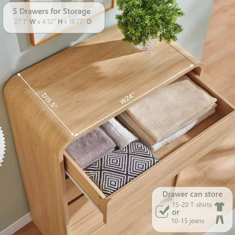 Comò moderno a 5 cassetti, altezza 45, con profilo curvo, mobile in legno di ispirazione metà secolo, trama naturale per camera da letto/soggiorno, rovere naturale